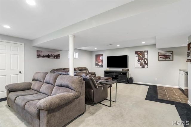 2253 Fairway, High Ridge, MO 63049