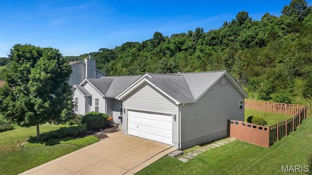 2253 Fairway, High Ridge, MO 63049