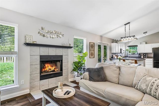 2253 Fairway, High Ridge, MO 63049