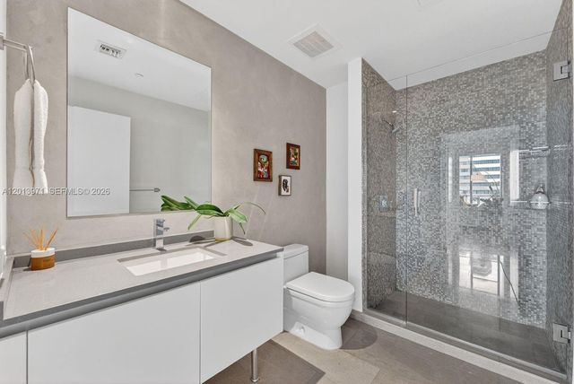 88 SW 7th St 1012, Miami, FL 33130