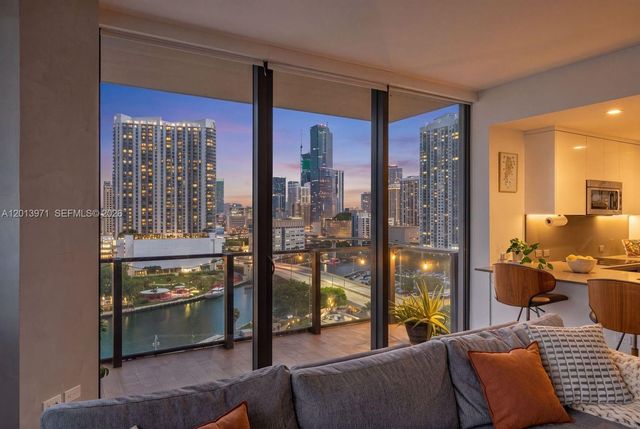 88 SW 7th St 1012, Miami, FL 33130