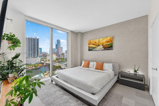 88 SW 7th St 1012, Miami, FL 33130