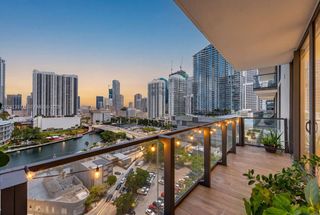 88 SW 7th St 1012, Miami, FL 33130