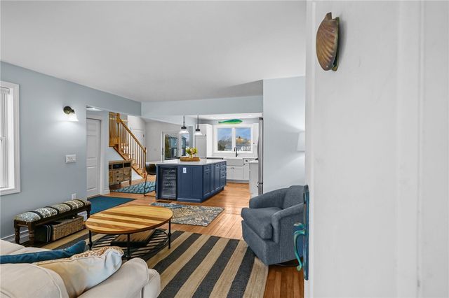 206 Reservoir Road, Middletown, RI 02842