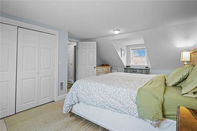 206 Reservoir Road, Middletown, RI 02842