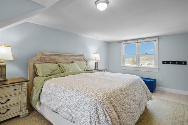 206 Reservoir Road, Middletown, RI 02842