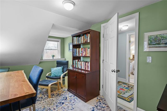 206 Reservoir Road, Middletown, RI 02842