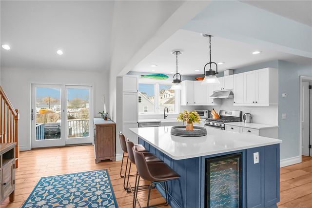 206 Reservoir Road, Middletown, RI 02842