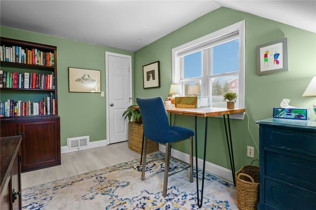 206 Reservoir Road, Middletown, RI 02842