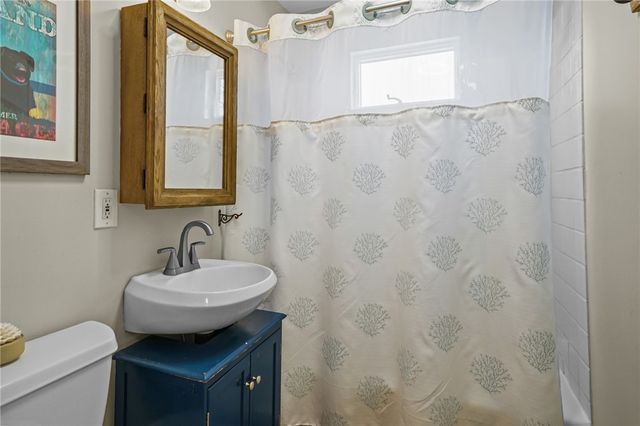 206 Reservoir Road, Middletown, RI 02842