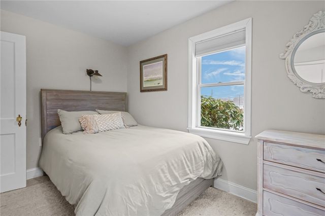 206 Reservoir Road, Middletown, RI 02842