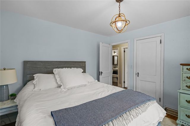 206 Reservoir Road, Middletown, RI 02842