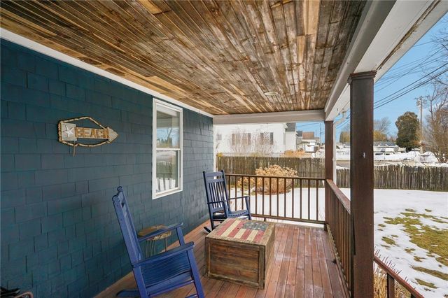 206 Reservoir Road, Middletown, RI 02842