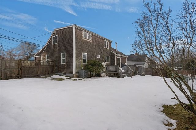206 Reservoir Road, Middletown, RI 02842