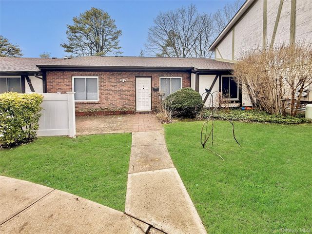 155 Golf Lane, Medford, NY 11763