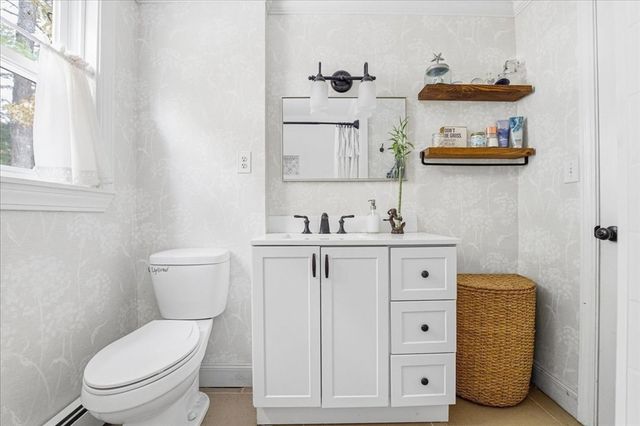 2 Clinton Ter, Kingston, MA 02364