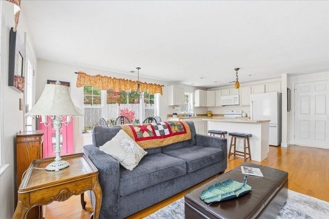 2 Clinton Ter, Kingston, MA 02364