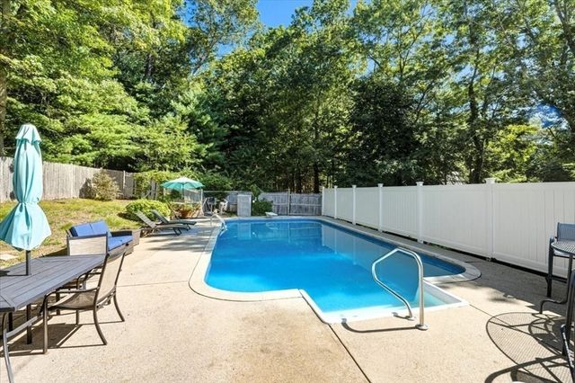 2 Clinton Ter, Kingston, MA 02364