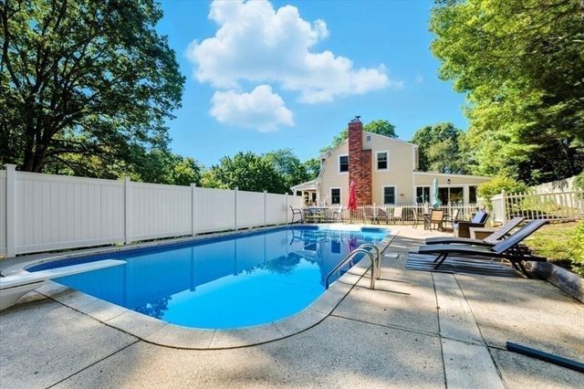 2 Clinton Ter, Kingston, MA 02364