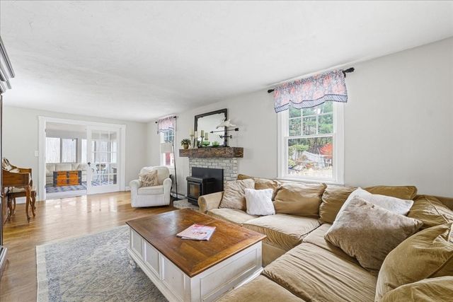 2 Clinton Ter, Kingston, MA 02364