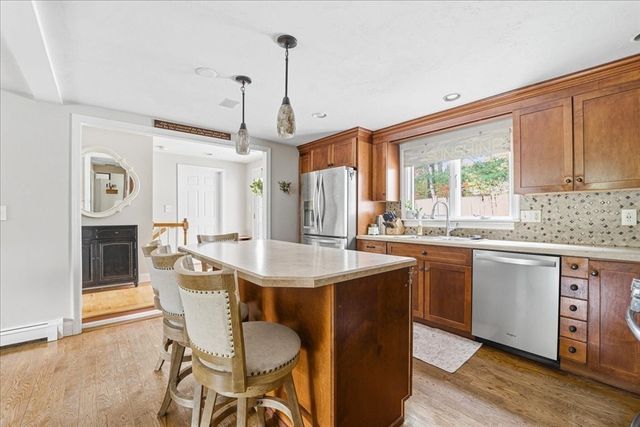 2 Clinton Ter, Kingston, MA 02364