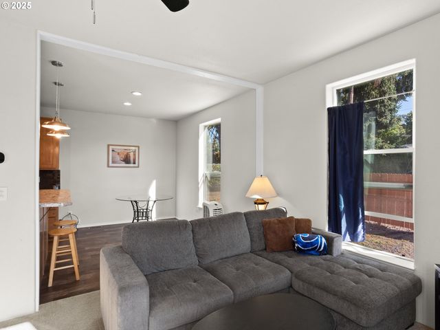 9700 Sw Tualatin Rd 12, Tualatin, OR 97062