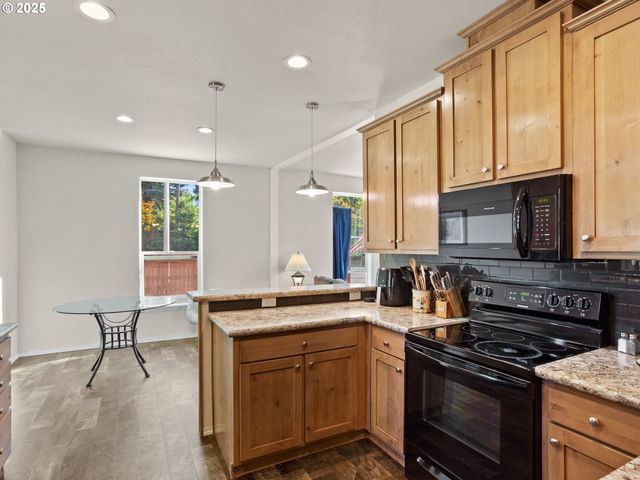 9700 Sw Tualatin Rd 12, Tualatin, OR 97062