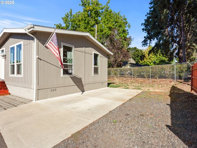 9700 Sw Tualatin Rd 12, Tualatin, OR 97062