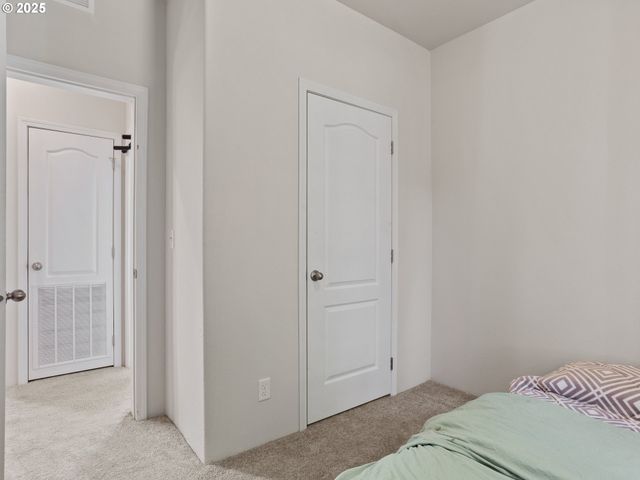 9700 Sw Tualatin Rd 12, Tualatin, OR 97062