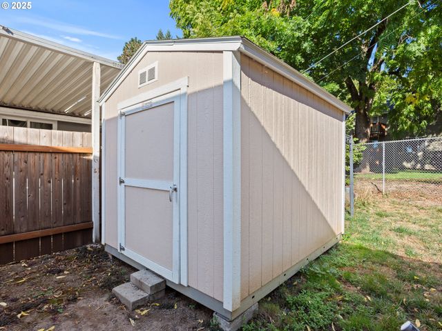 9700 Sw Tualatin Rd 12, Tualatin, OR 97062