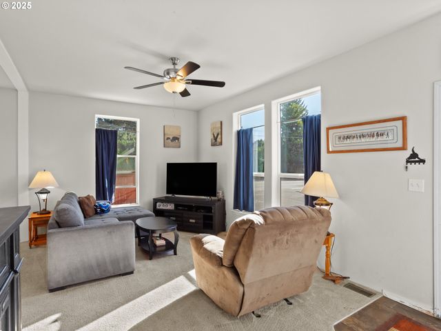 9700 Sw Tualatin Rd 12, Tualatin, OR 97062