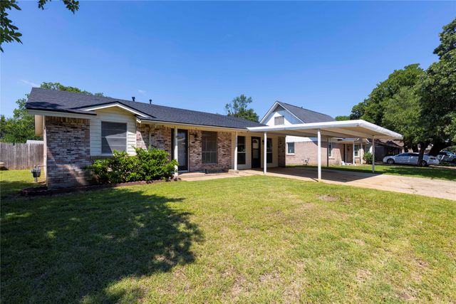 1161 Pebblebrook Drive, Lewisville, TX 75067