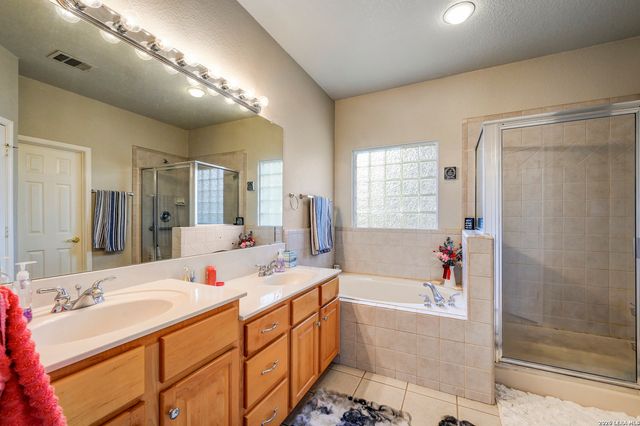 55 Amber forest, San Antonio, TX 78232