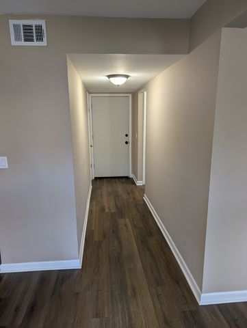 1756 Fayette C, Hoffman Estates, IL 60169