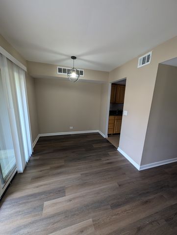 1756 Fayette C, Hoffman Estates, IL 60169