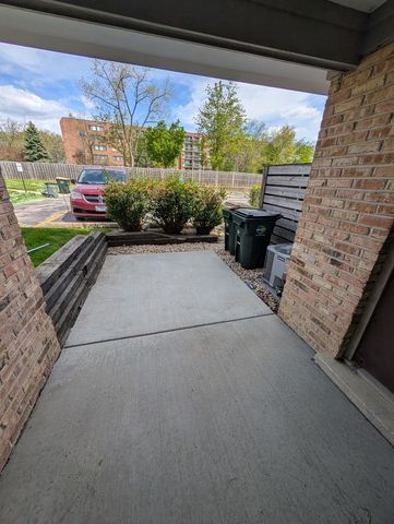 1756 Fayette C, Hoffman Estates, IL 60169