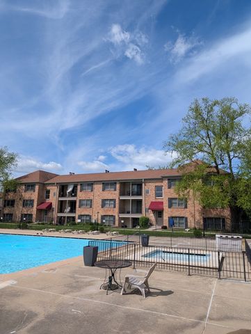 1756 Fayette C, Hoffman Estates, IL 60169