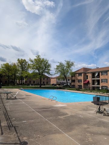 1756 Fayette C, Hoffman Estates, IL 60169