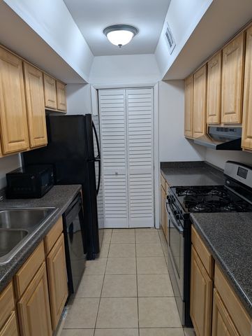 1756 Fayette C, Hoffman Estates, IL 60169