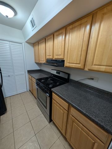 1756 Fayette C, Hoffman Estates, IL 60169
