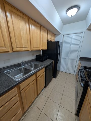 1756 Fayette C, Hoffman Estates, IL 60169
