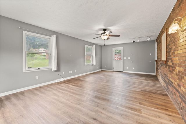 697 Oaklawn Circle, Corbin, KY 40701