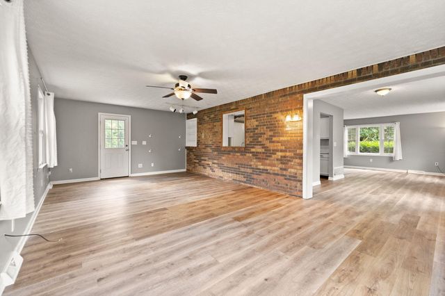 697 Oaklawn Circle, Corbin, KY 40701