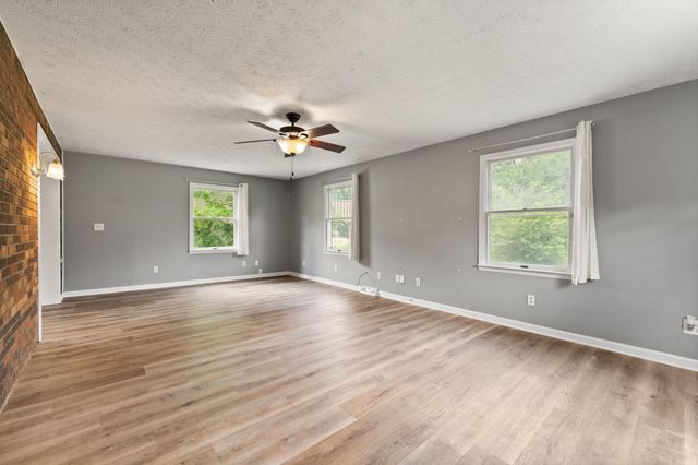 697 Oaklawn Circle, Corbin, KY 40701