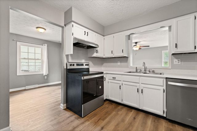 697 Oaklawn Circle, Corbin, KY 40701
