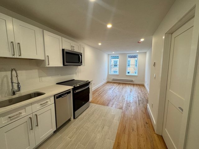 168 Cottage St 301, Boston, MA 02128