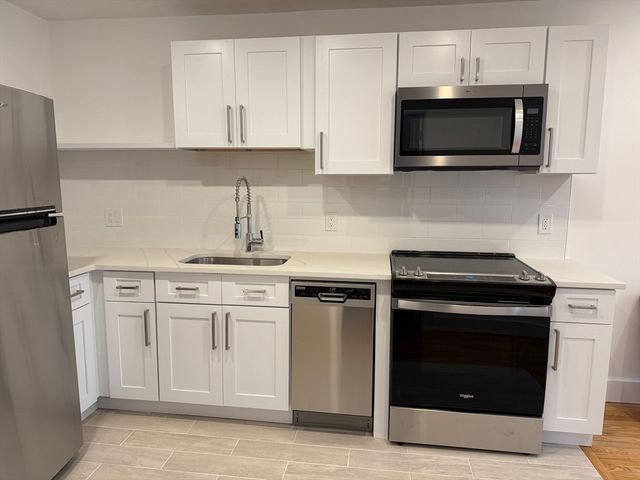 168 Cottage St 301, Boston, MA 02128