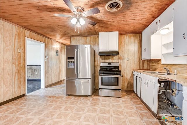 104 E Reagan Avenue, Copperas Cove, TX 76522