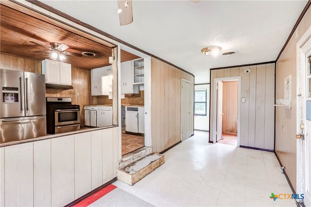 104 E Reagan Avenue, Copperas Cove, TX 76522