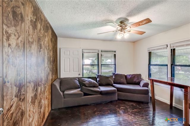104 E Reagan Avenue, Copperas Cove, TX 76522